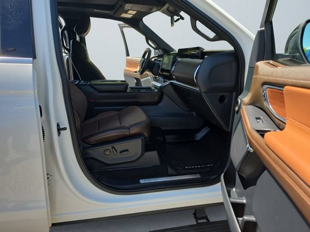 Used 2025 Ford Expedition Max King Ranch AWD/4WD image 15