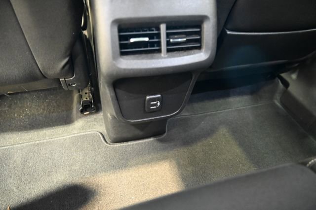 Used 2024 GMC Terrain SLE w/ Driver Convenience Package FWD image 24