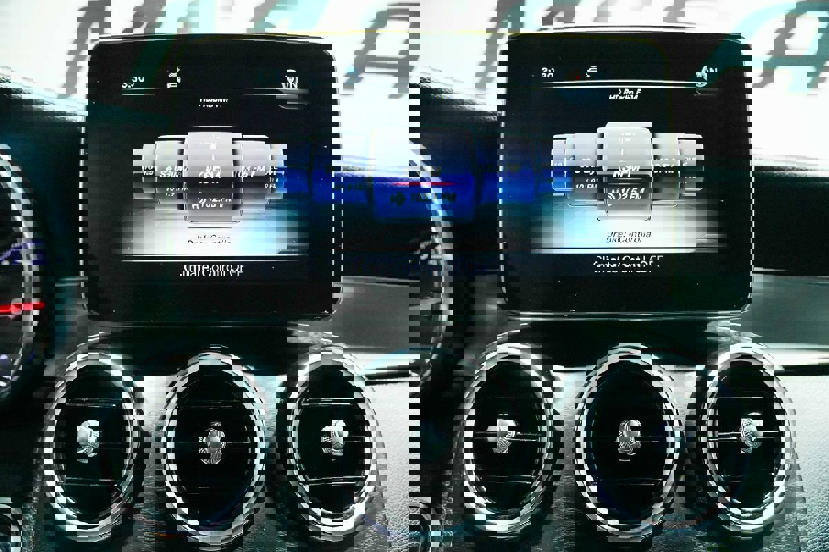 Used 2019 Mercedes-Benz GLC 300 4MATIC image 15