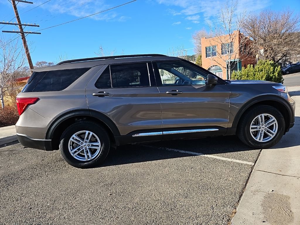 Used 2021 Ford Explorer XLT w/ Equipment Group 202A image 4