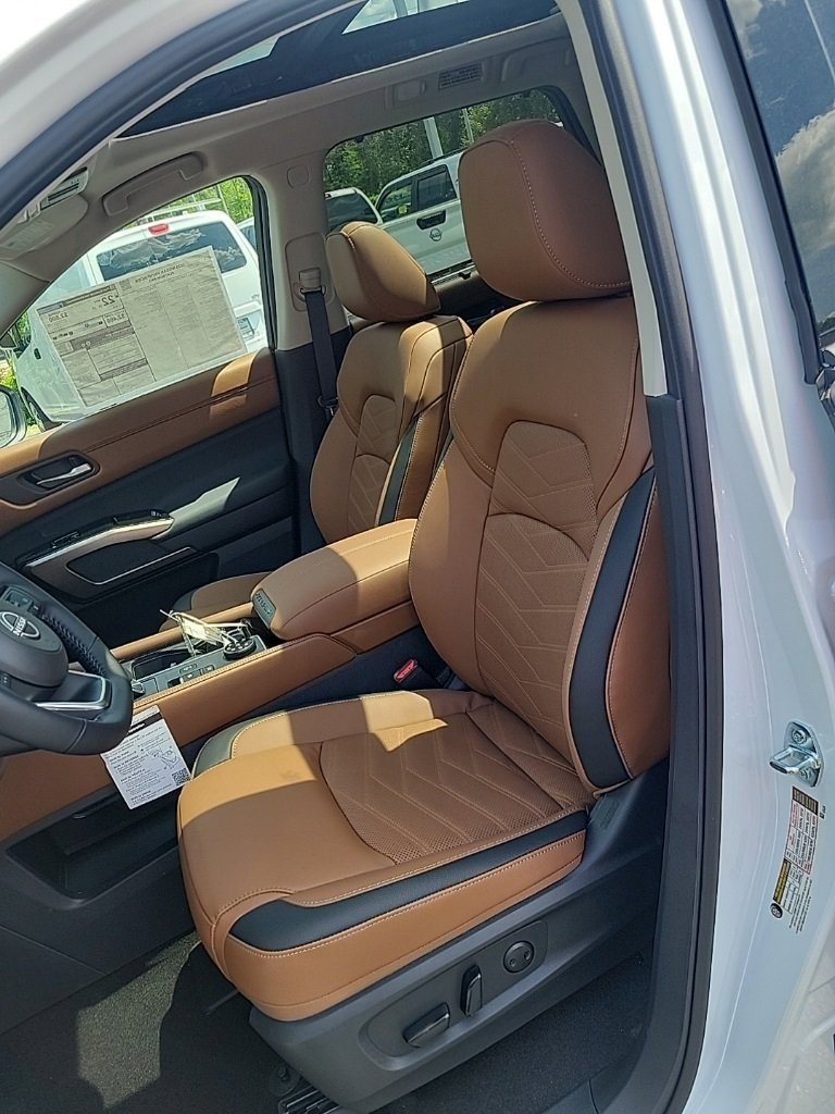 Certified 2025 Nissan Pathfinder Platinum w/ Cargo Package image 27