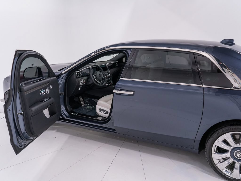 Certified 2023 Rolls-Royce Ghost Extended Wheelbase w/ Ghost Package AWD/4WD image 10