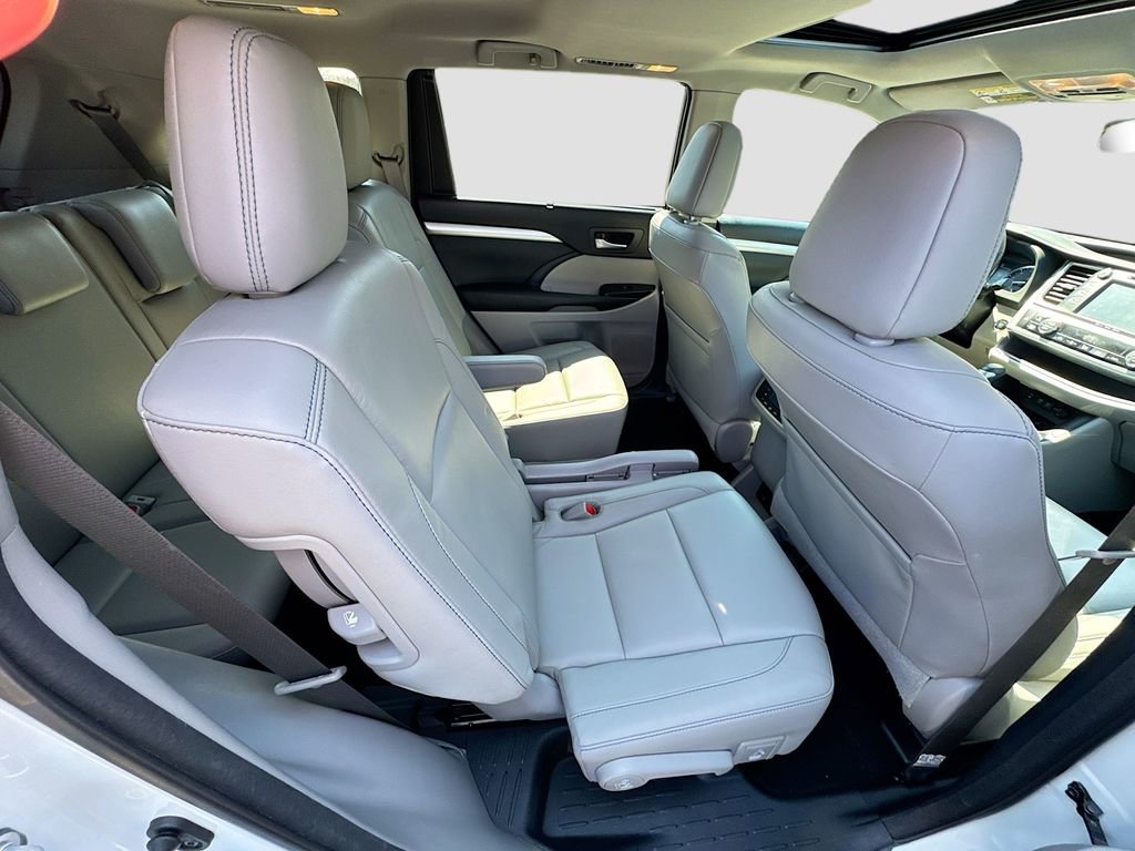 Used 2018 Toyota Highlander XLE AWD/4WD image 28
