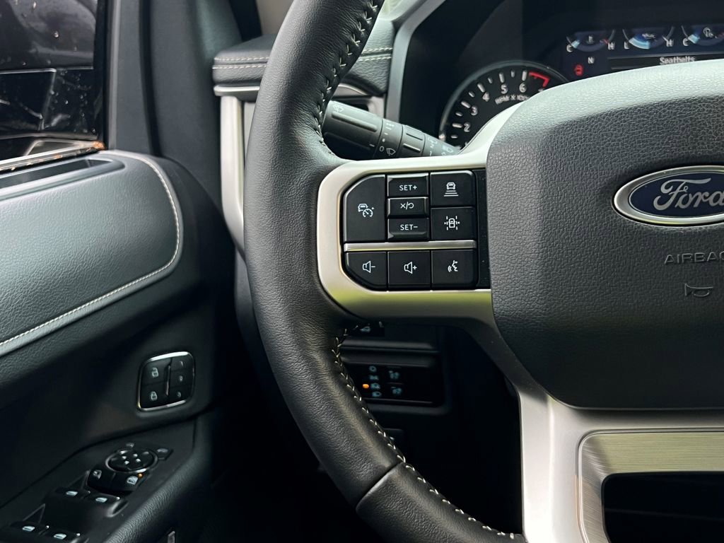 Used 2024 Ford Expedition XLT image 30