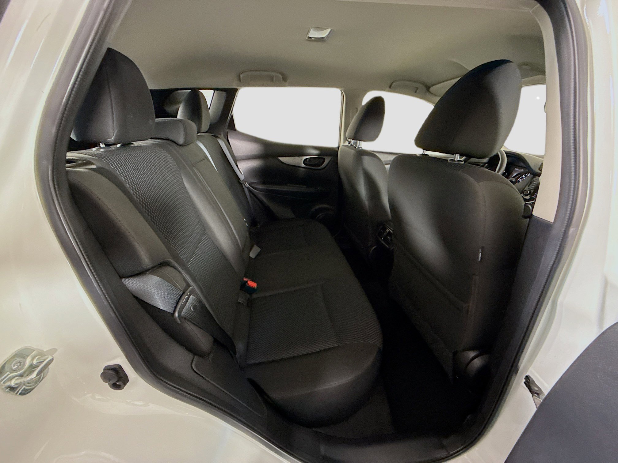 Used 2020 Nissan Rogue Sport S image 26