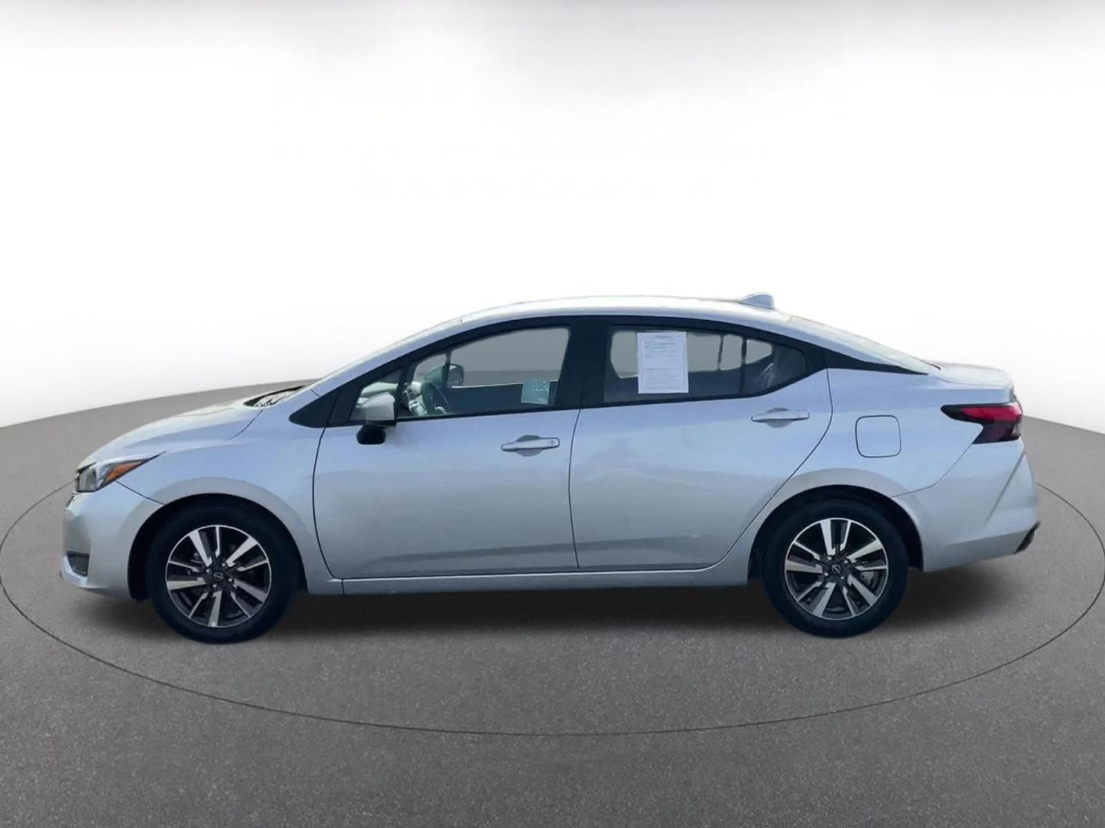 Used 2025 Nissan Versa SV FWD image 9