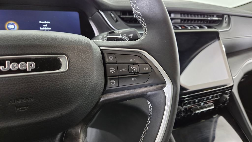 Used 2023 Jeep Grand Cherokee Limited w/ Luxury Tech Group II image 18