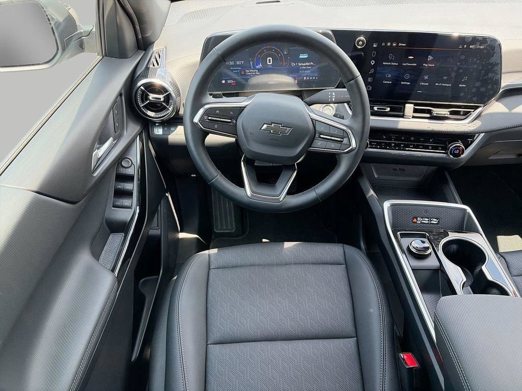 New 2026 Chevrolet Equinox LT w/ Convenience Package II FWD image 11