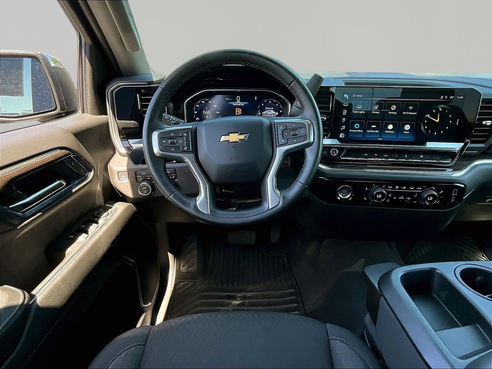Used 2024 Chevrolet Silverado 1500 LT AWD/4WD image 9