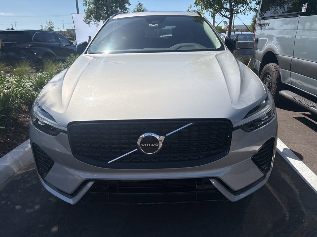 Used 2024 Volvo XC60 B5 Core image 4