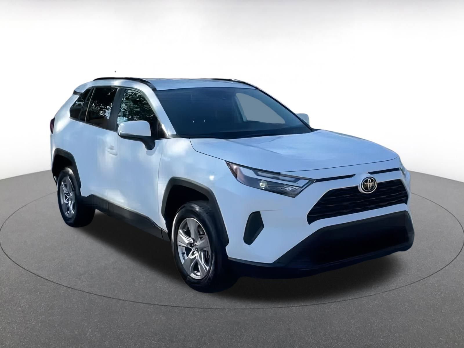 Used 2025 Toyota RAV4 XLE image 2