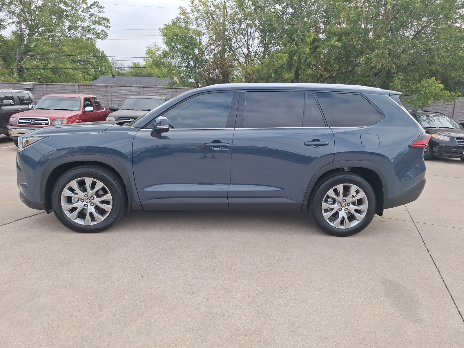Used 2026 Toyota Grand Highlander FWD image 3