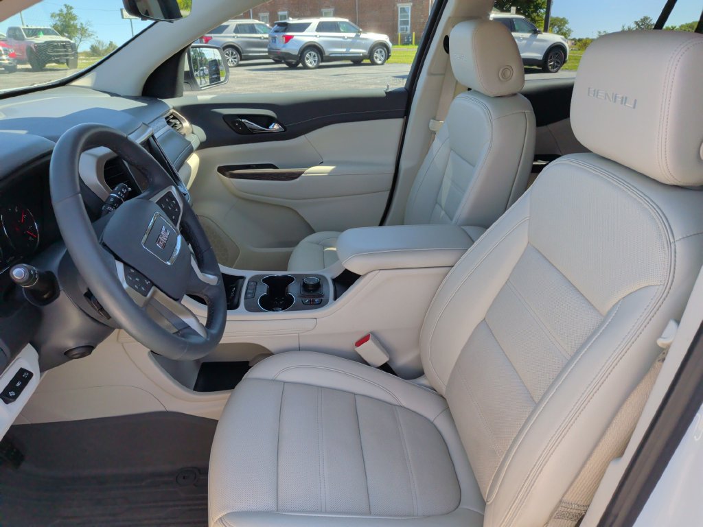 Used 2023 GMC Acadia Denali w/ Denali Ultimate Package AWD/4WD image 4