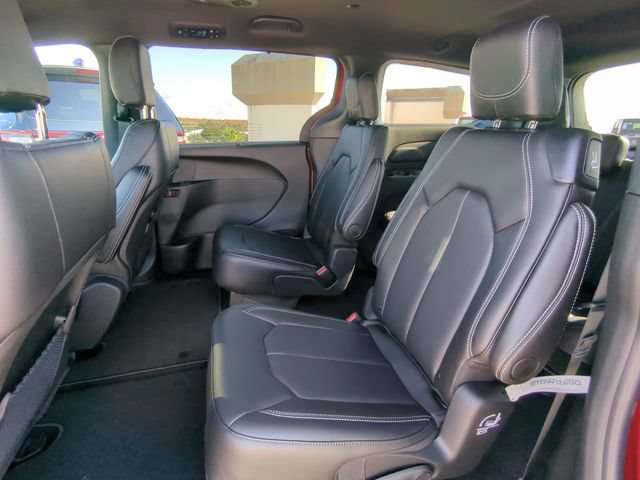 New 2026 Chrysler Voyager LX FWD image 17