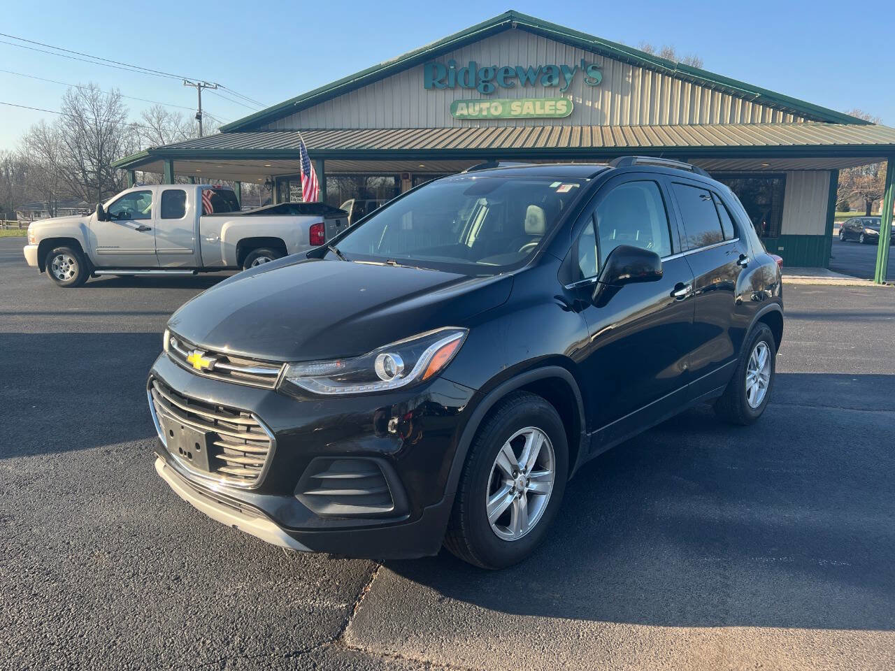 Used 2020 Chevrolet Trax LT w/ LT Convenience Package FWD image 1
