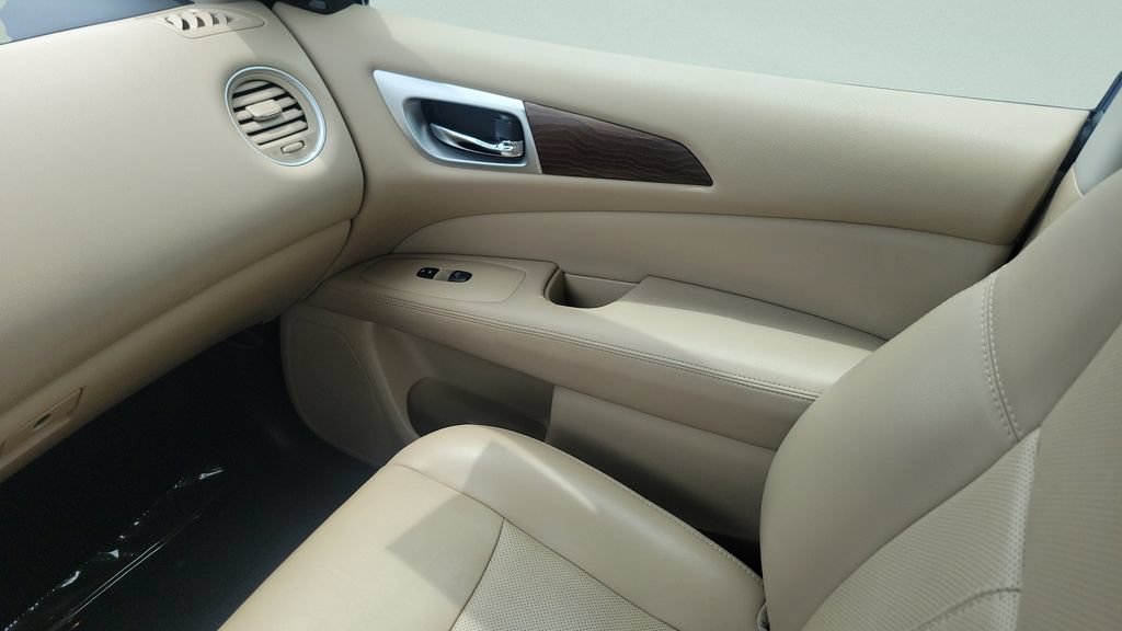 Used 2017 Nissan Pathfinder Platinum FWD image 13