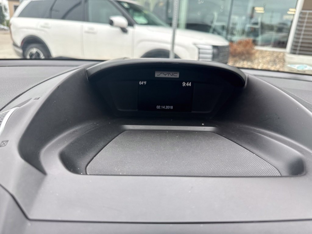 Used 2017 Ford Escape SE w/ SE Cold Weather Package AWD/4WD image 4