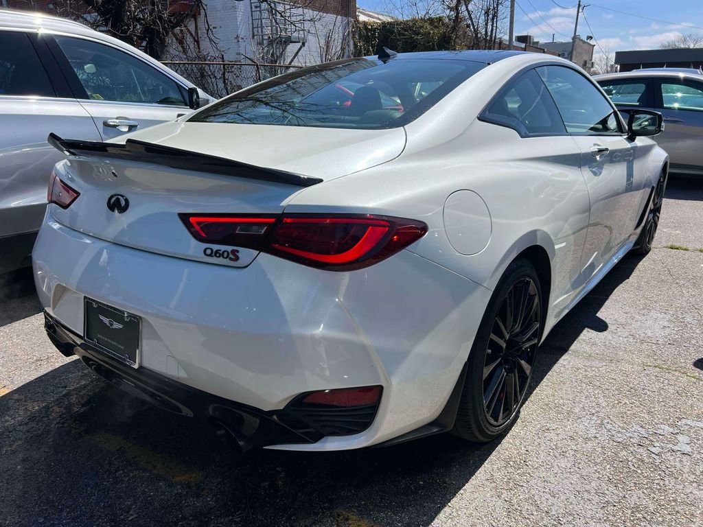 Used 2017 INFINITI Q60 Red Sport 400 image 5