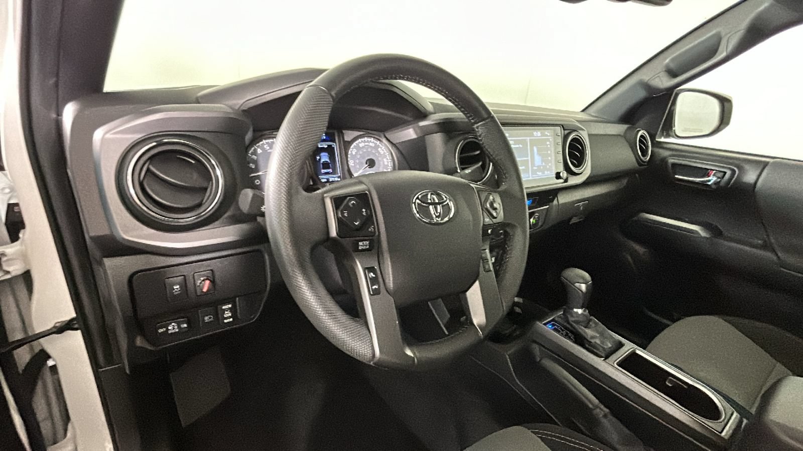 Used 2021 Toyota Tacoma TRD Off-Road AWD/4WD image 16