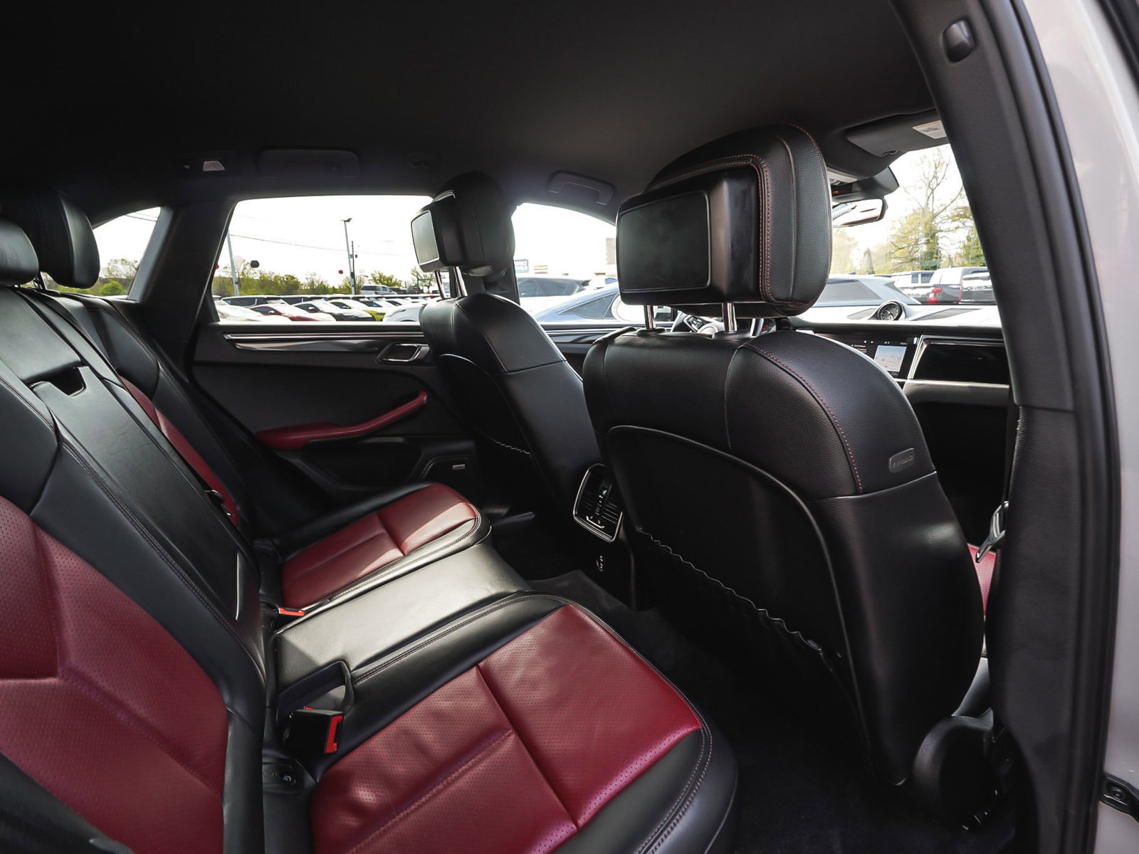 Used 2022 Porsche Macan AWD/4WD image 41