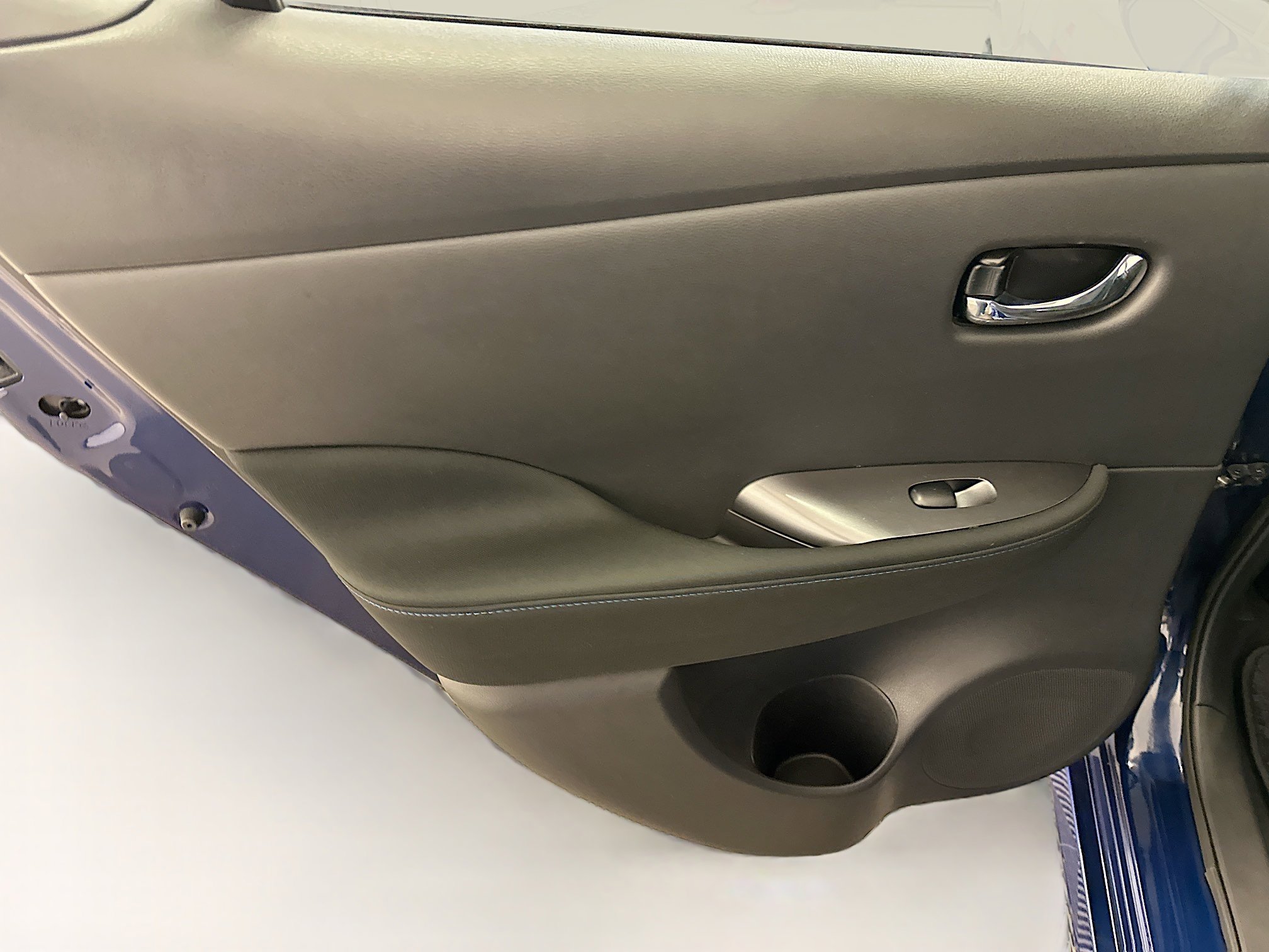 Used 2025 Nissan Leaf S image 26