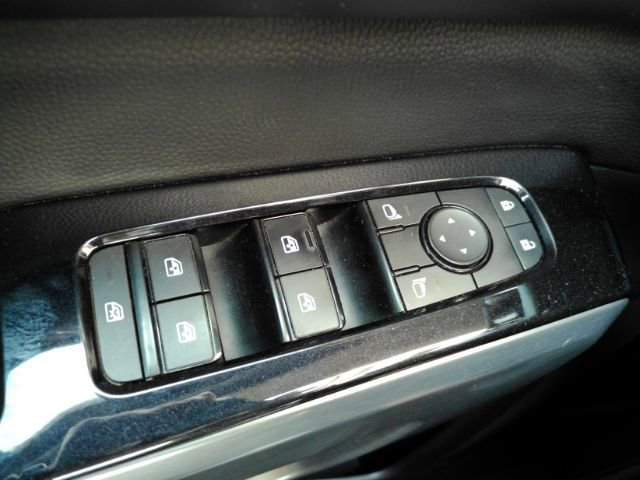 Used 2022 Nissan Pathfinder SL w/ SL Black Package image 38