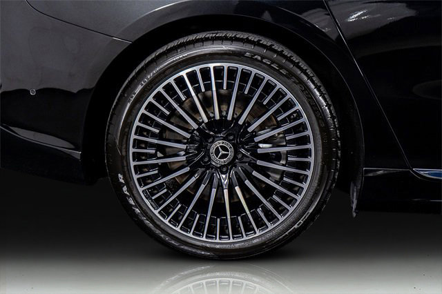Used 2022 Mercedes-Benz EQS 580 4MATIC Sedan image 9