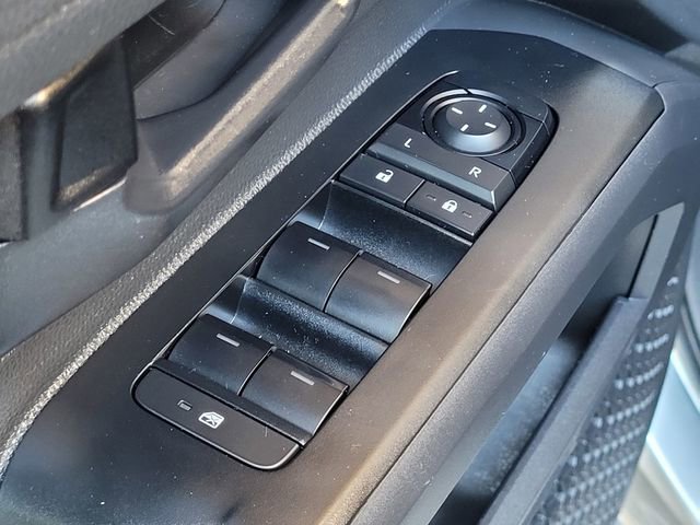 Certified 2024 Toyota Tacoma SR5 AWD/4WD image 17