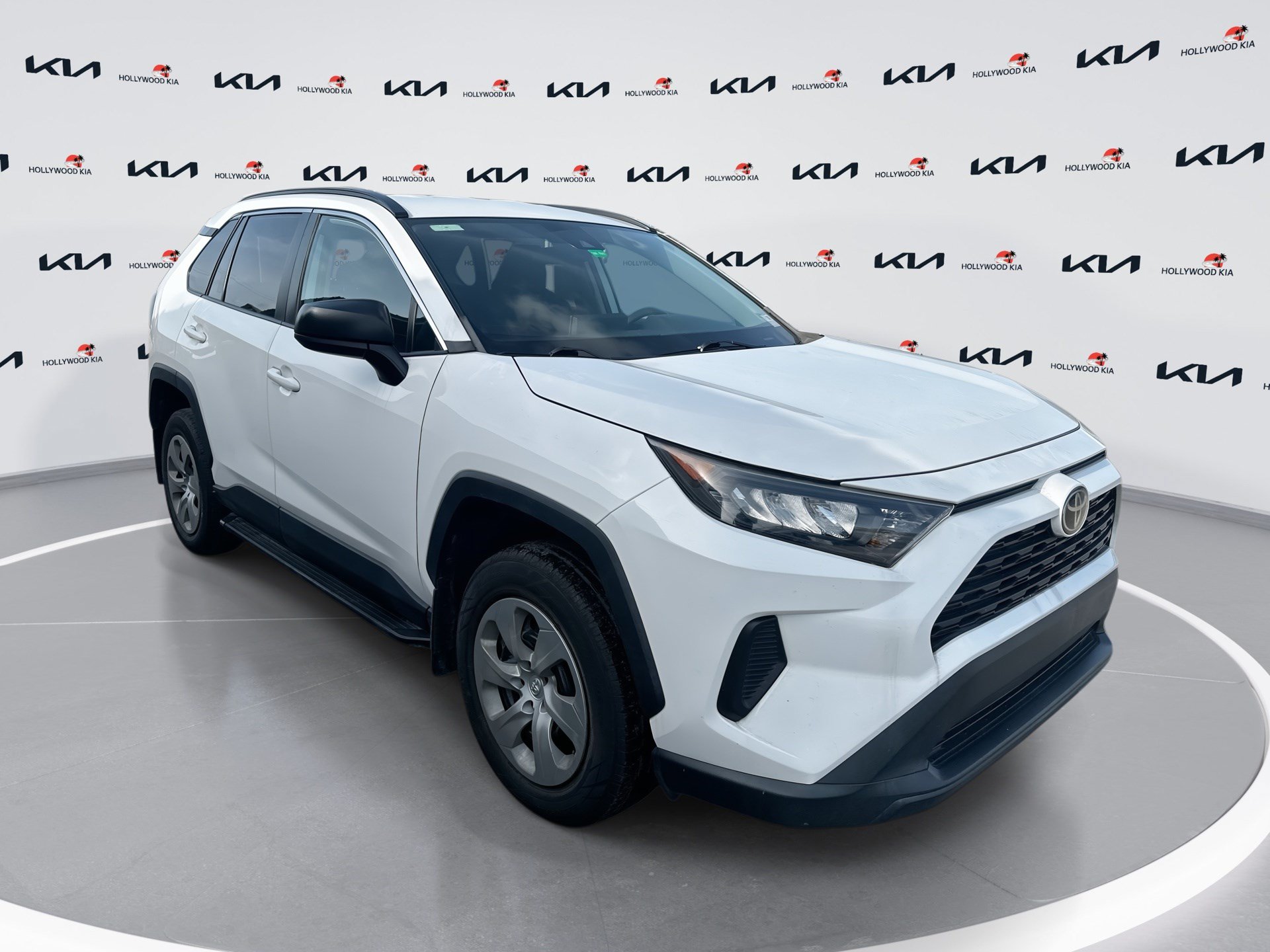 Used 2021 Toyota RAV4 LE FWD image 1