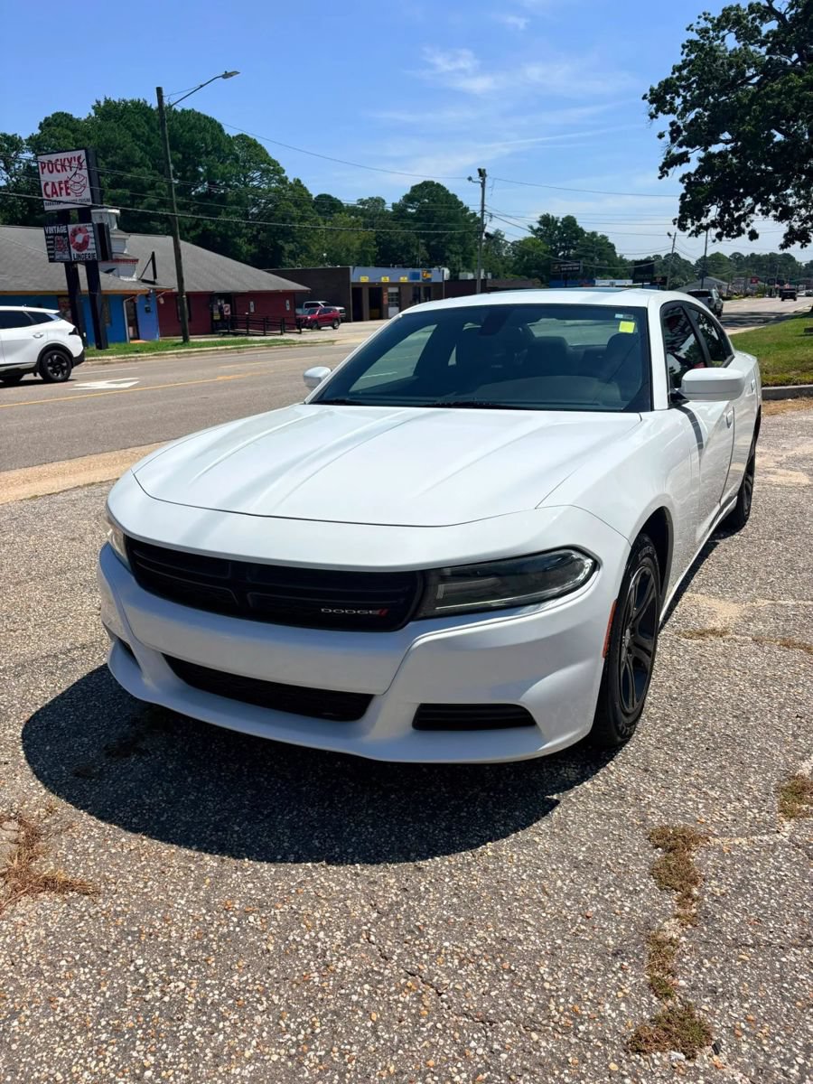 Used 2019 Dodge Charger SXT RWD image 3