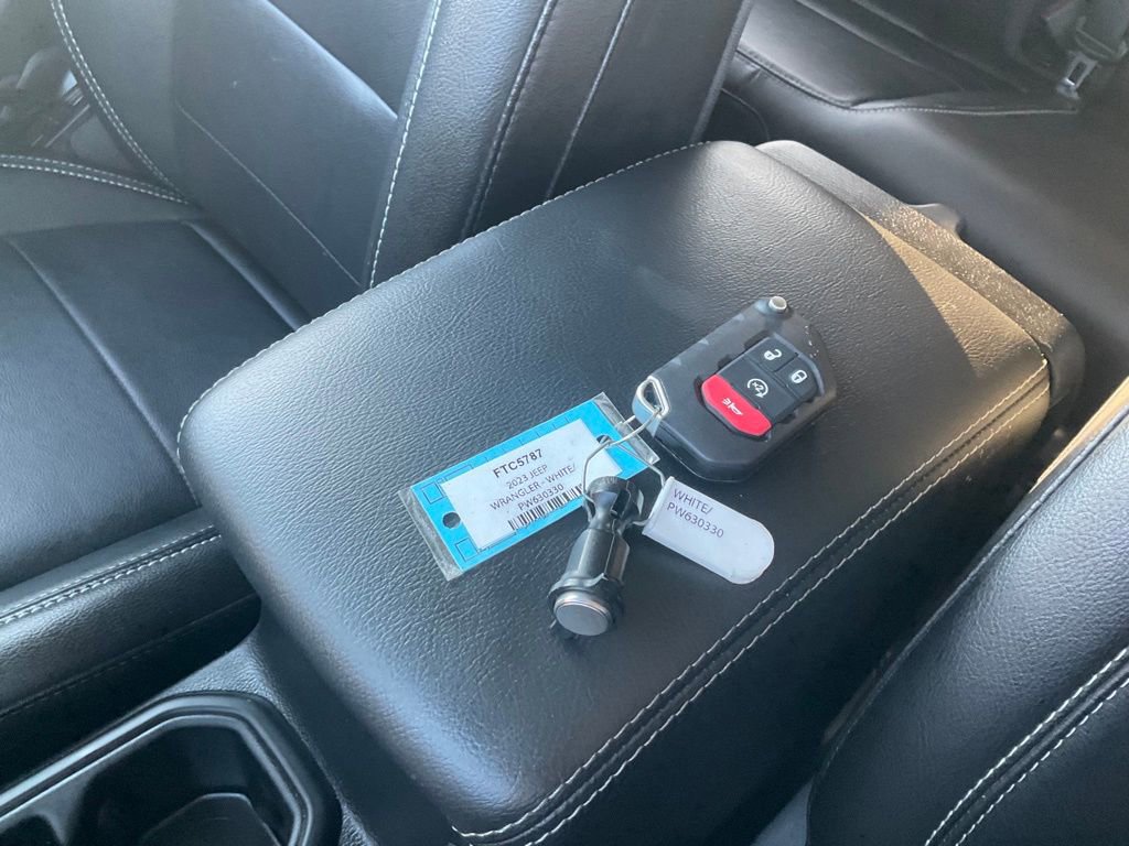 Used 2023 Jeep Wrangler Unlimited Sahara image 34