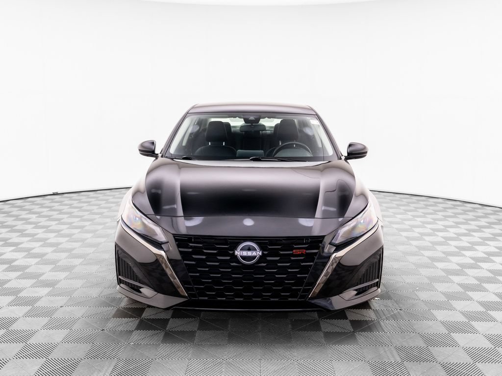 Used 2025 Nissan Altima 2.5 SR AWD/4WD image 9