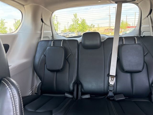 Used 2023 Chrysler Pacifica Touring-L image 17