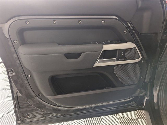 Used 2020 Land Rover Defender 110 SE image 10