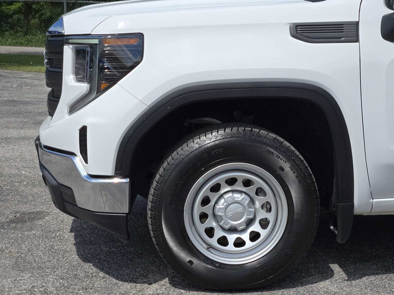 Used 2023 GMC Sierra 1500 Pro w/ Pro Value Package AWD/4WD image 8
