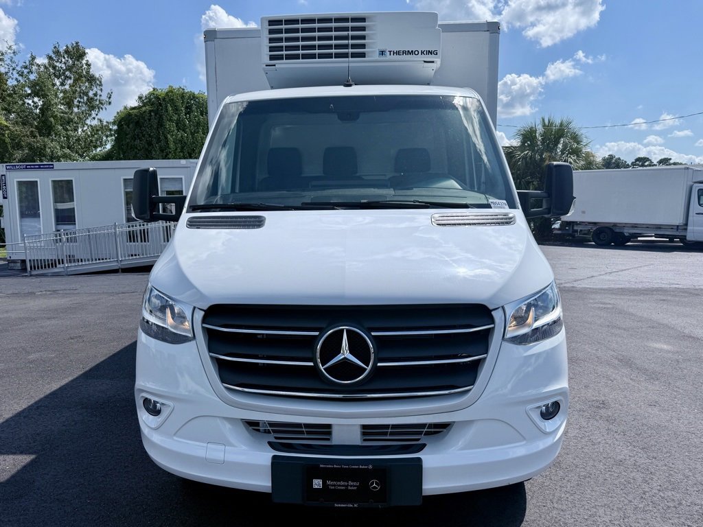 Used 2023 Mercedes-Benz Sprinter 4500 image 5