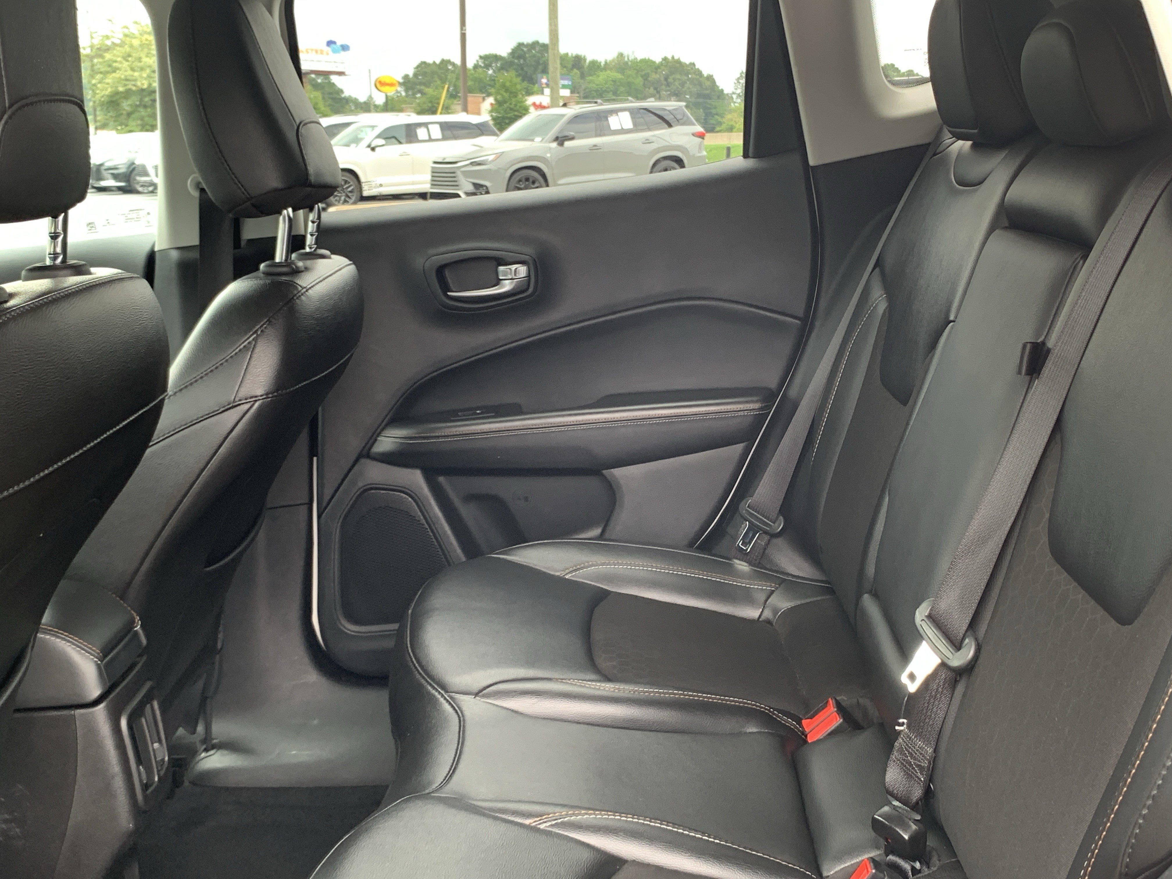 Used 2020 Jeep Compass Latitude AWD/4WD image 32