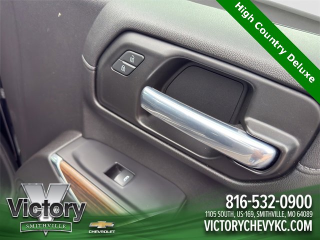 Used 2021 Chevrolet Silverado 1500 High Country w/ Technology Package image 16