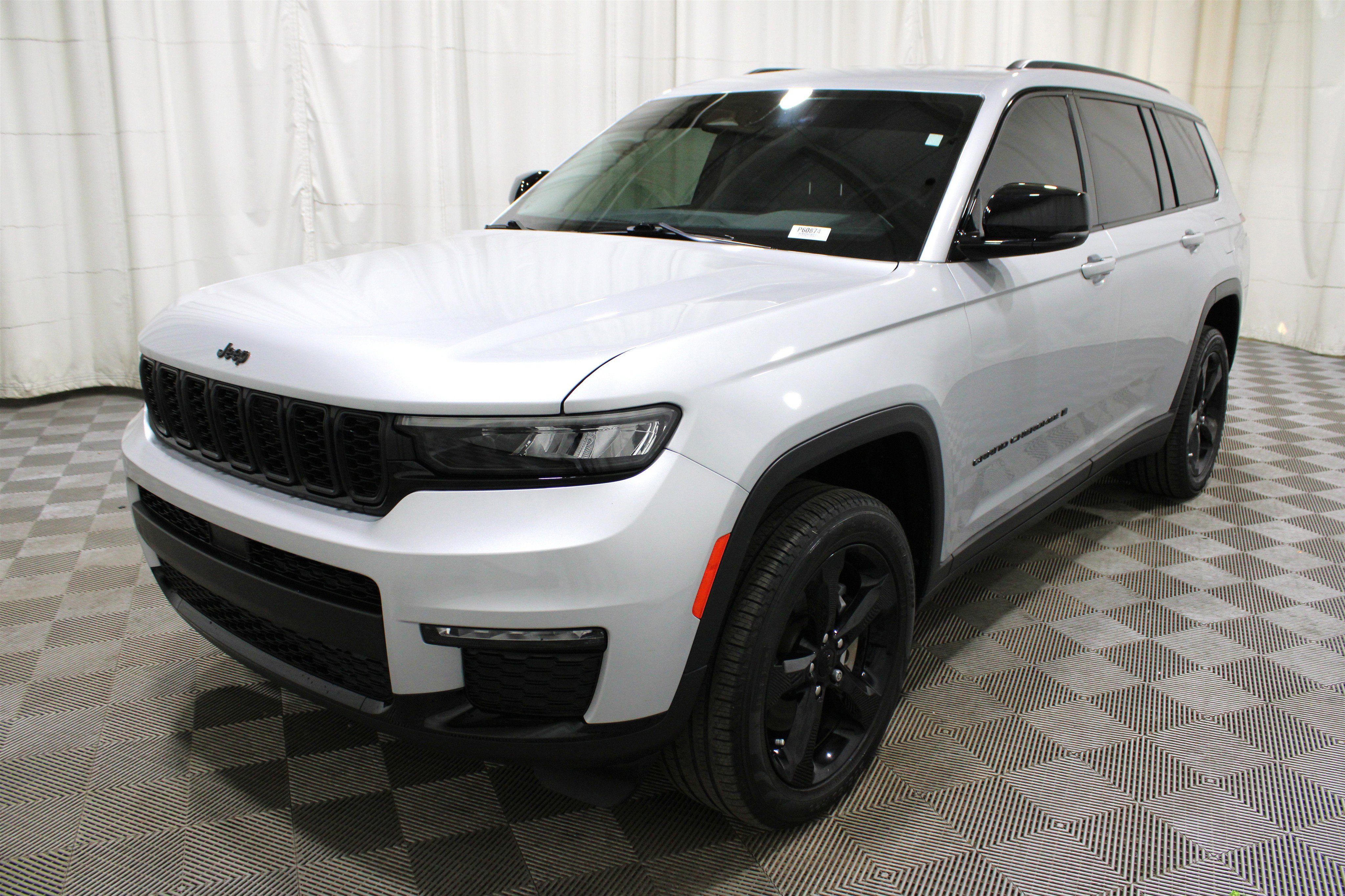 Used 2024 Jeep Grand Cherokee L Limited w/ Black Appearance Package image 38