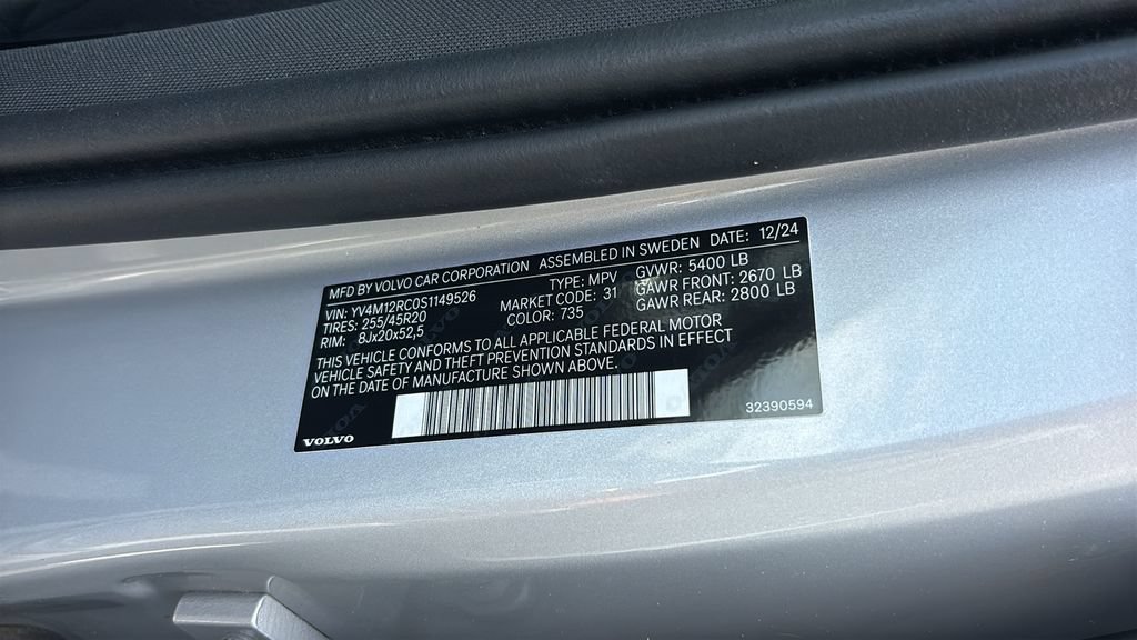 Certified 2025 Volvo XC60 B5 Plus AWD/4WD image 33