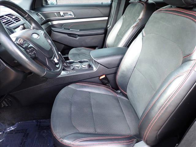 Used 2019 Ford Explorer XLT w/ Equipment Group 202A AWD/4WD image 13
