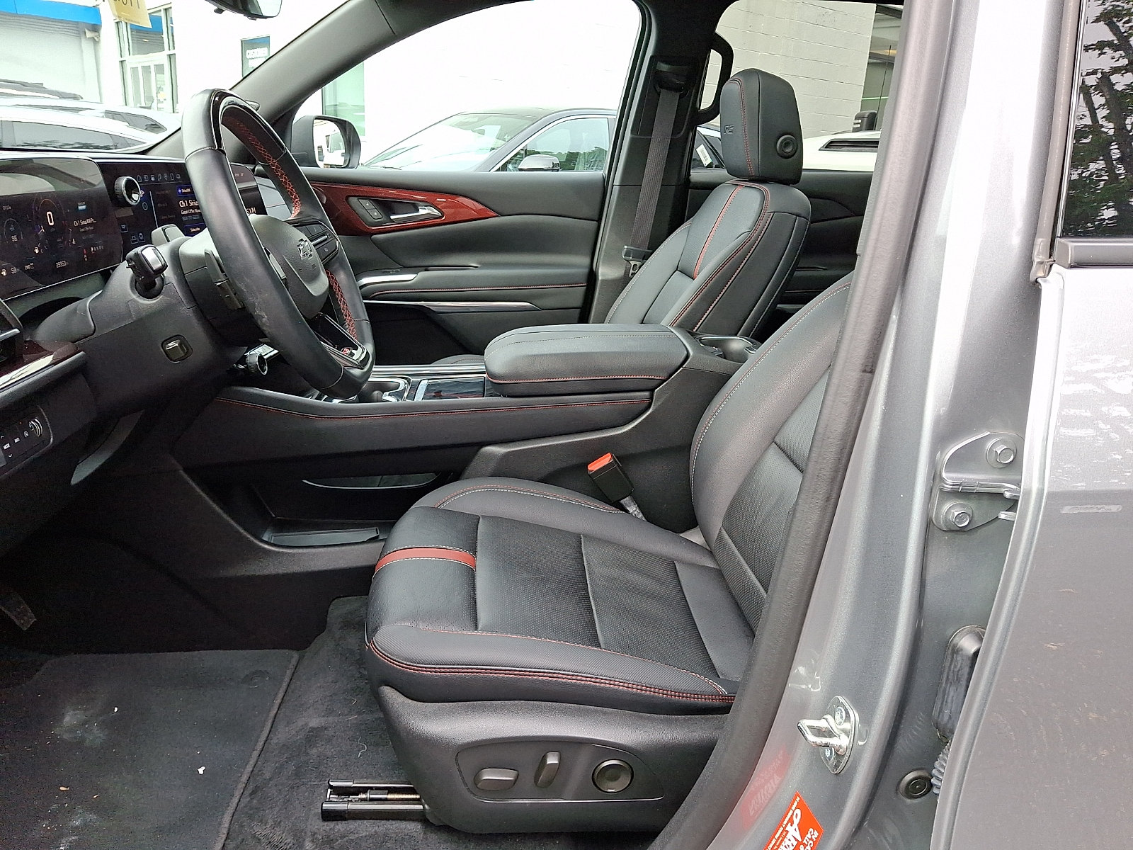 Certified 2024 Chevrolet Traverse RS AWD/4WD image 16