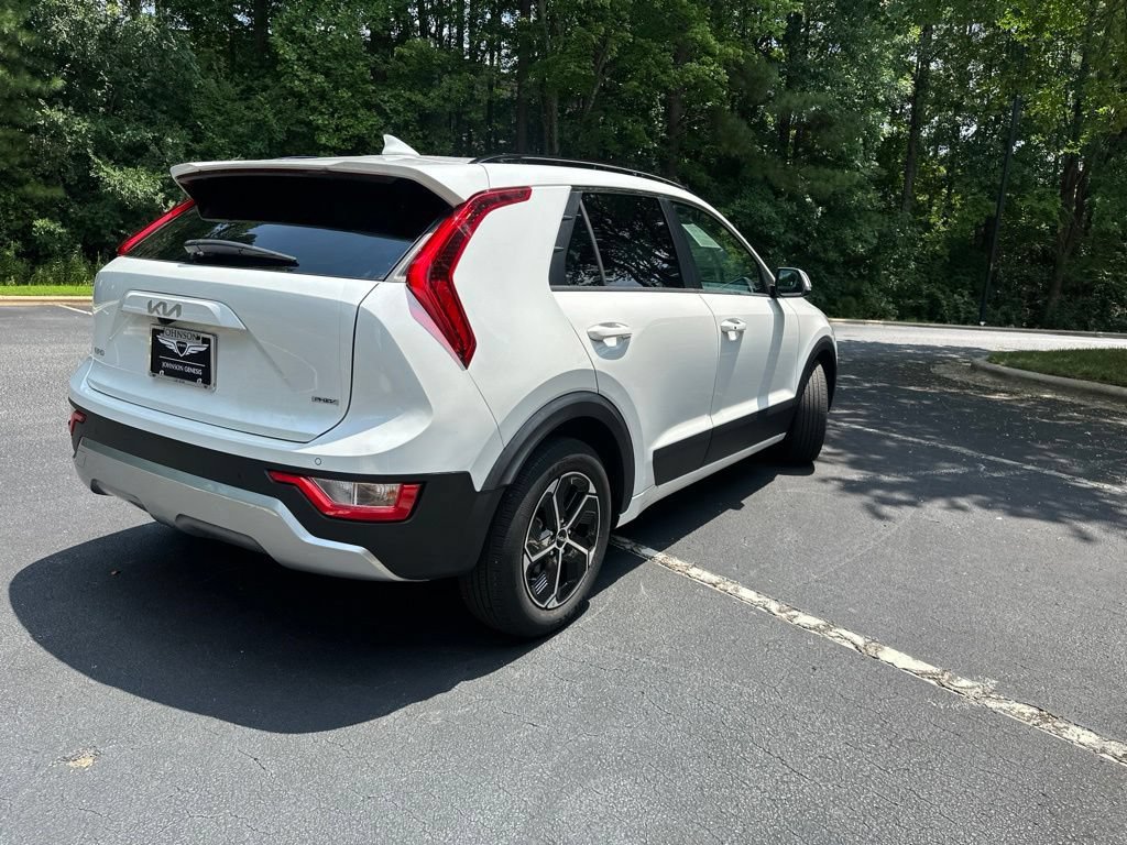 Used 2024 Kia Niro EX w/ EX Cold Weather Package FWD image 4