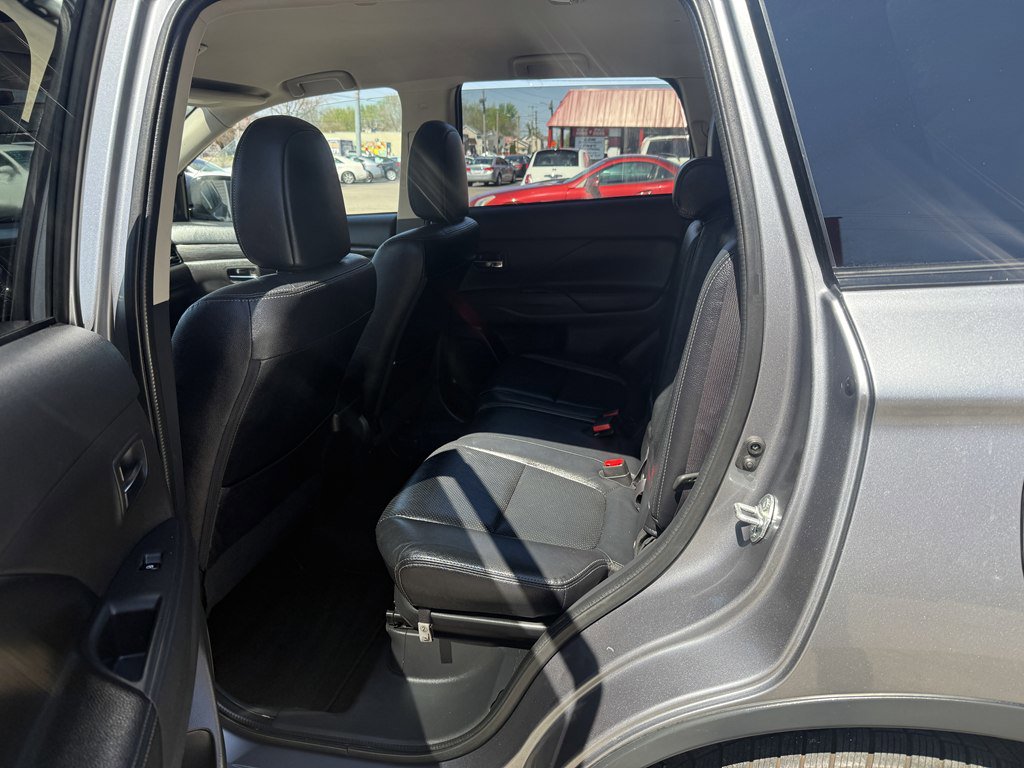 Used 2016 Mitsubishi Outlander SE AWD/4WD image 19