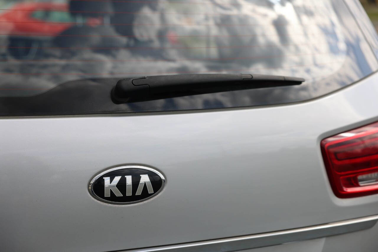 Used 2019 Kia Sedona L FWD image 29