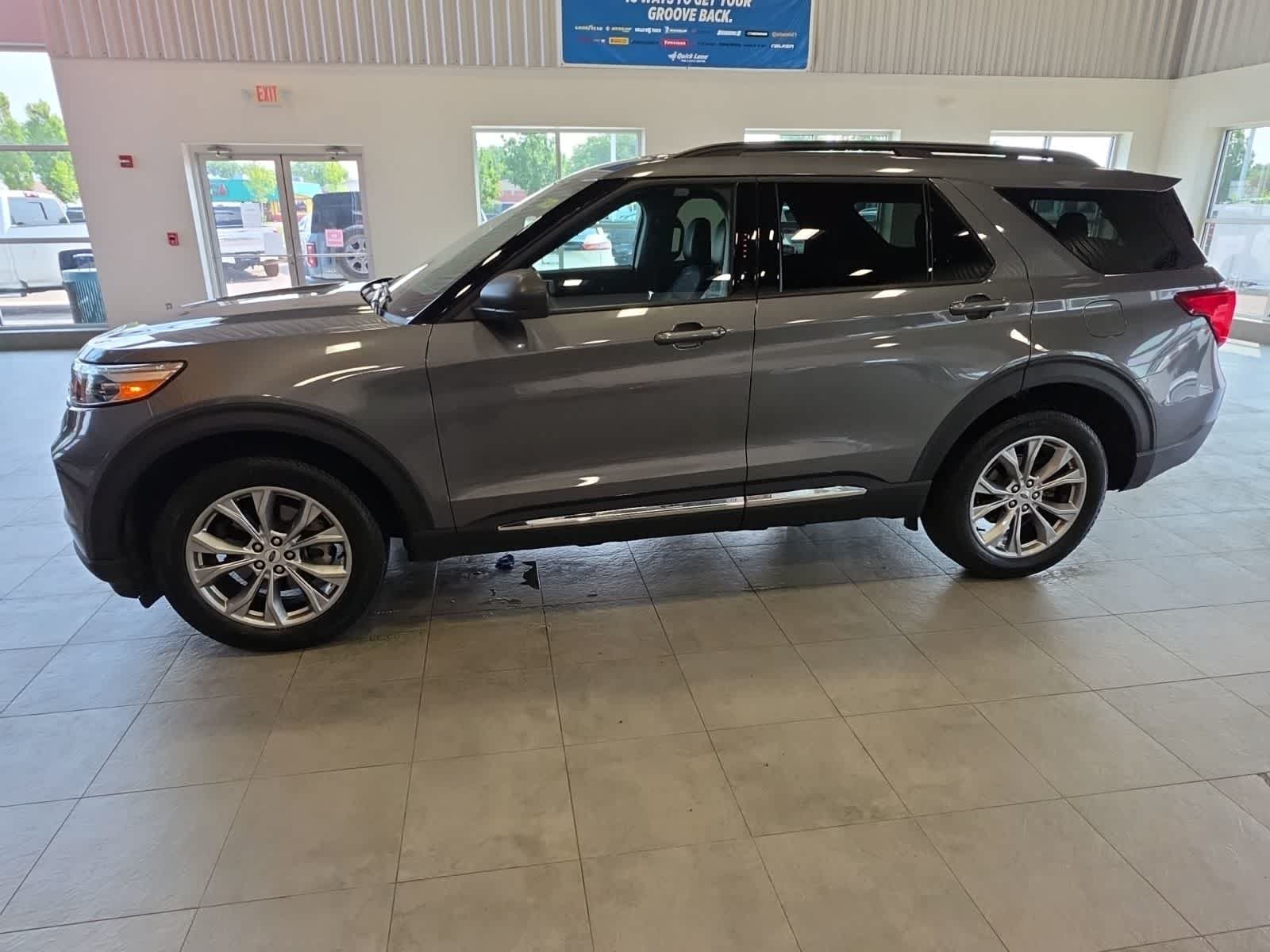 Used 2023 Ford Explorer XLT w/ Equipment Group 202A AWD/4WD image 15