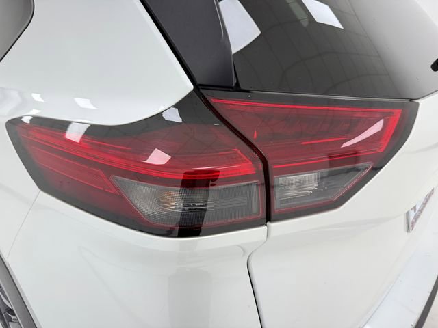 Used 2024 Nissan Rogue SV FWD image 36