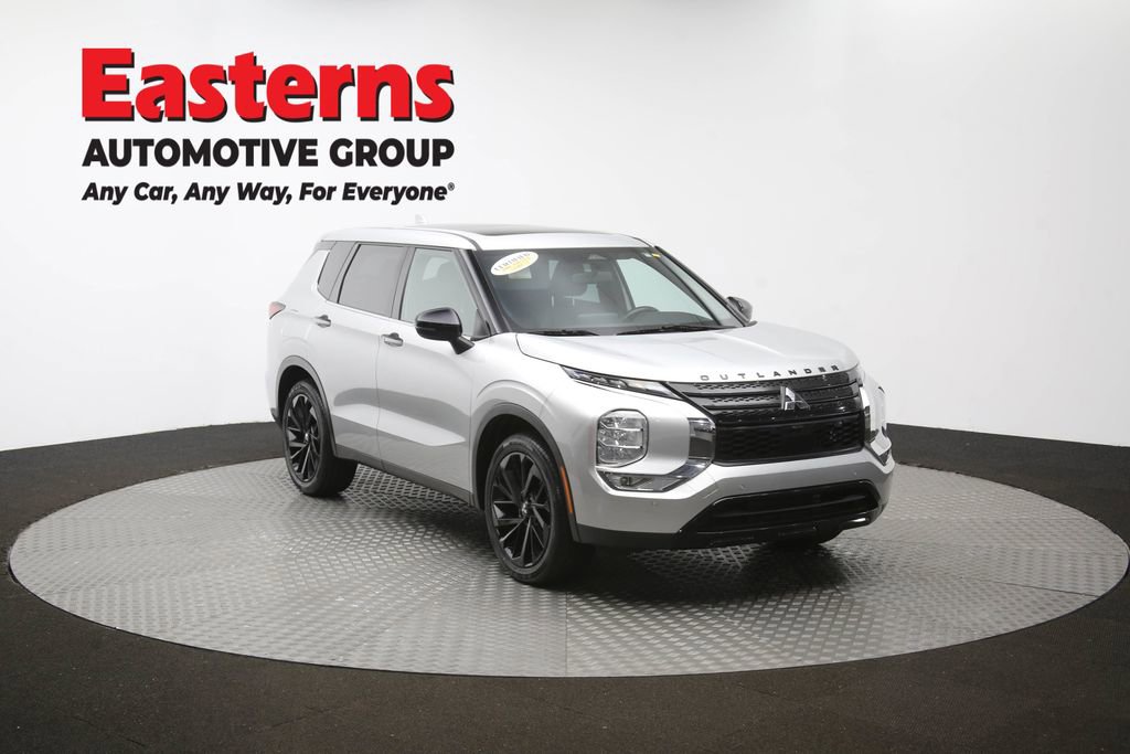 Used 2022 Mitsubishi Outlander SE image 49