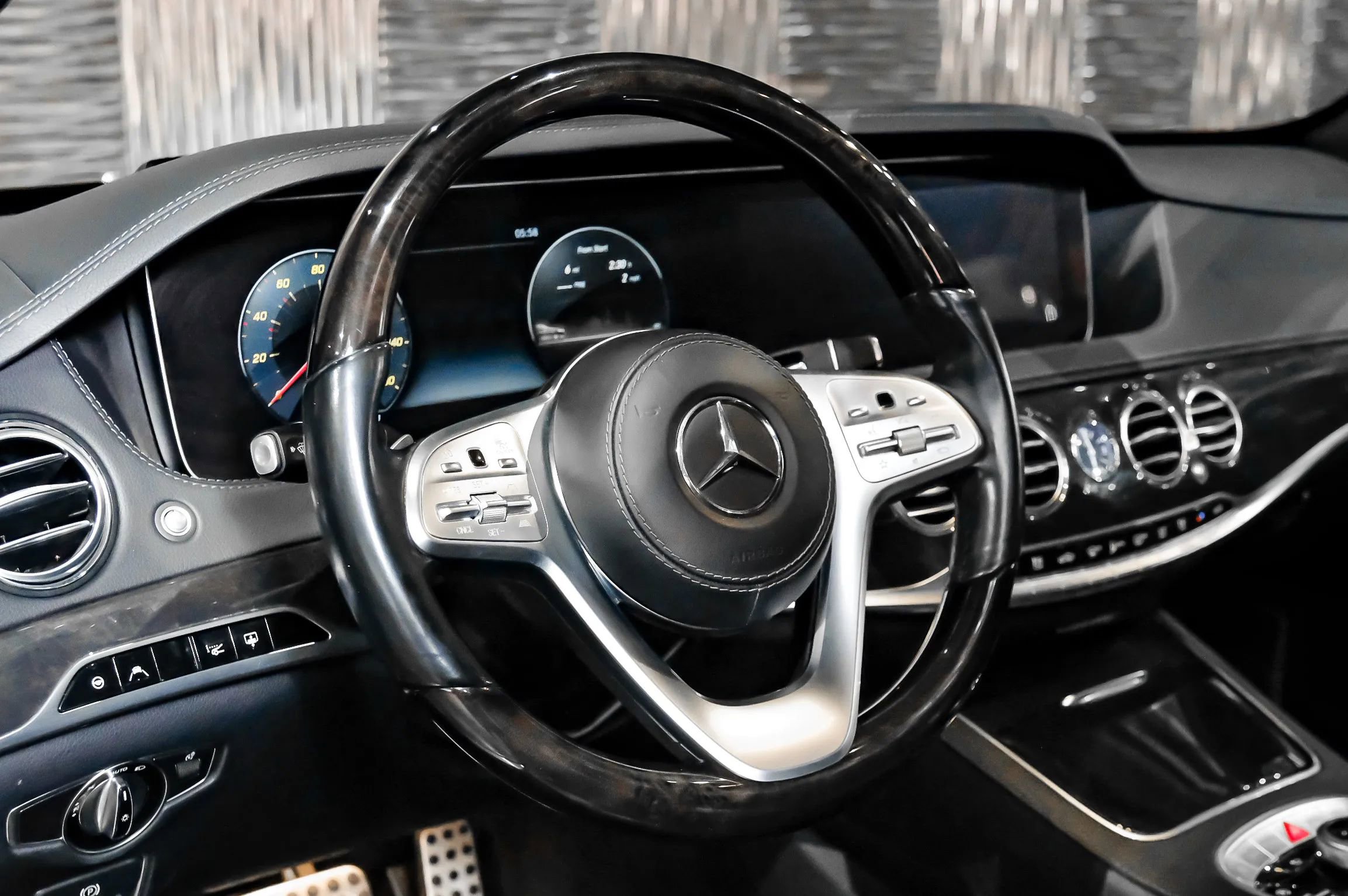 Used 2019 Mercedes-Benz S 560 Sedan image 14