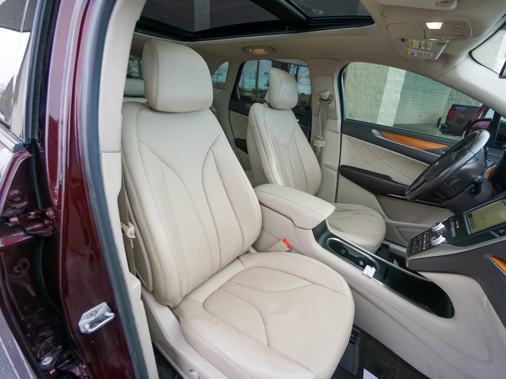 Used 2017 Lincoln MKC Select w/ Select Plus Package image 27